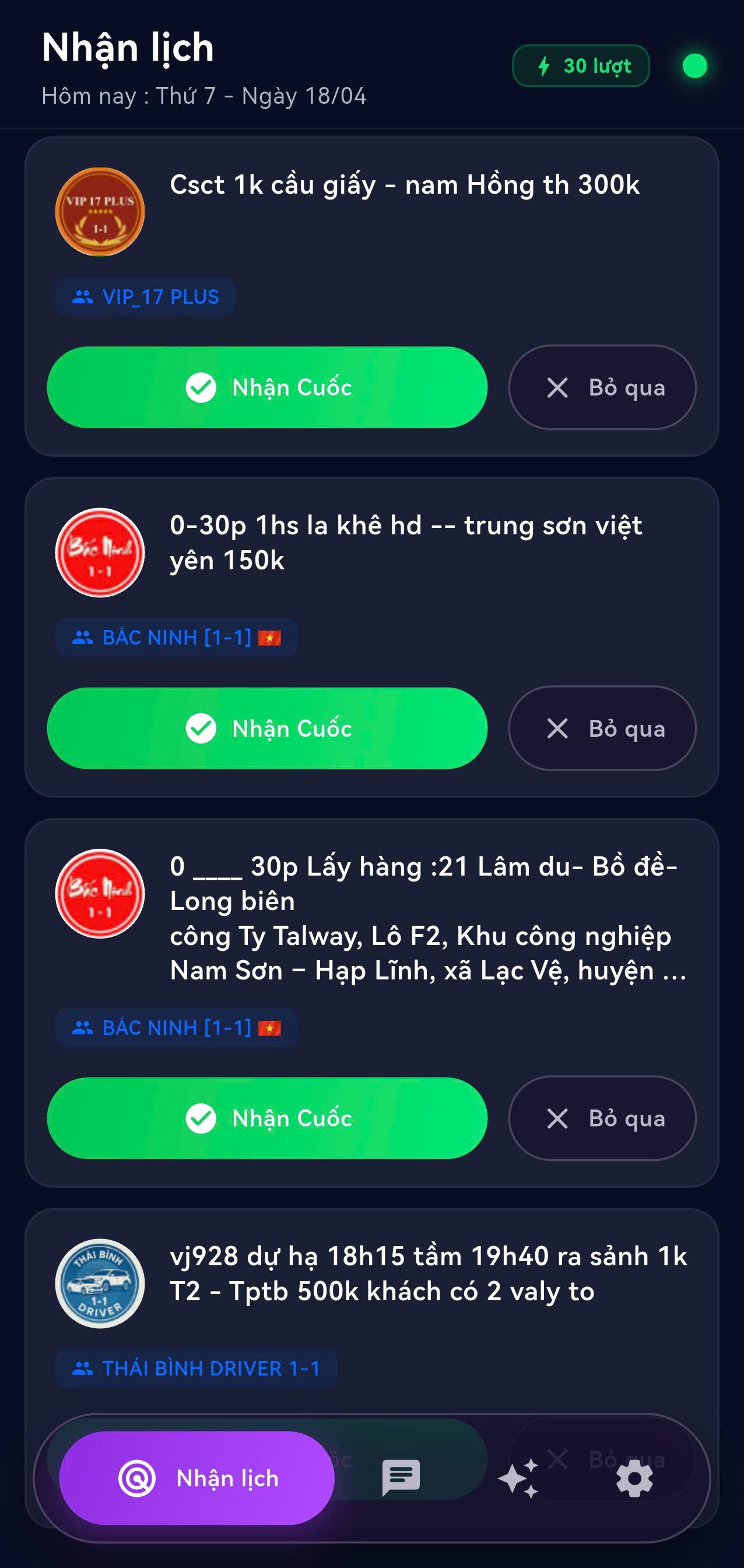 Giao diện AutoZ PRO MAX — tab Nhận lịch với danh sách cuốc và nút Nhận Cuốc